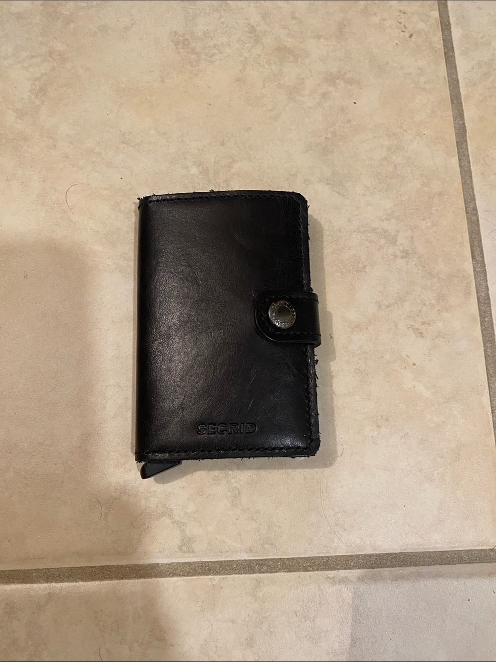 Secrid Black Leather Cardholder Case - Secure Card Protection